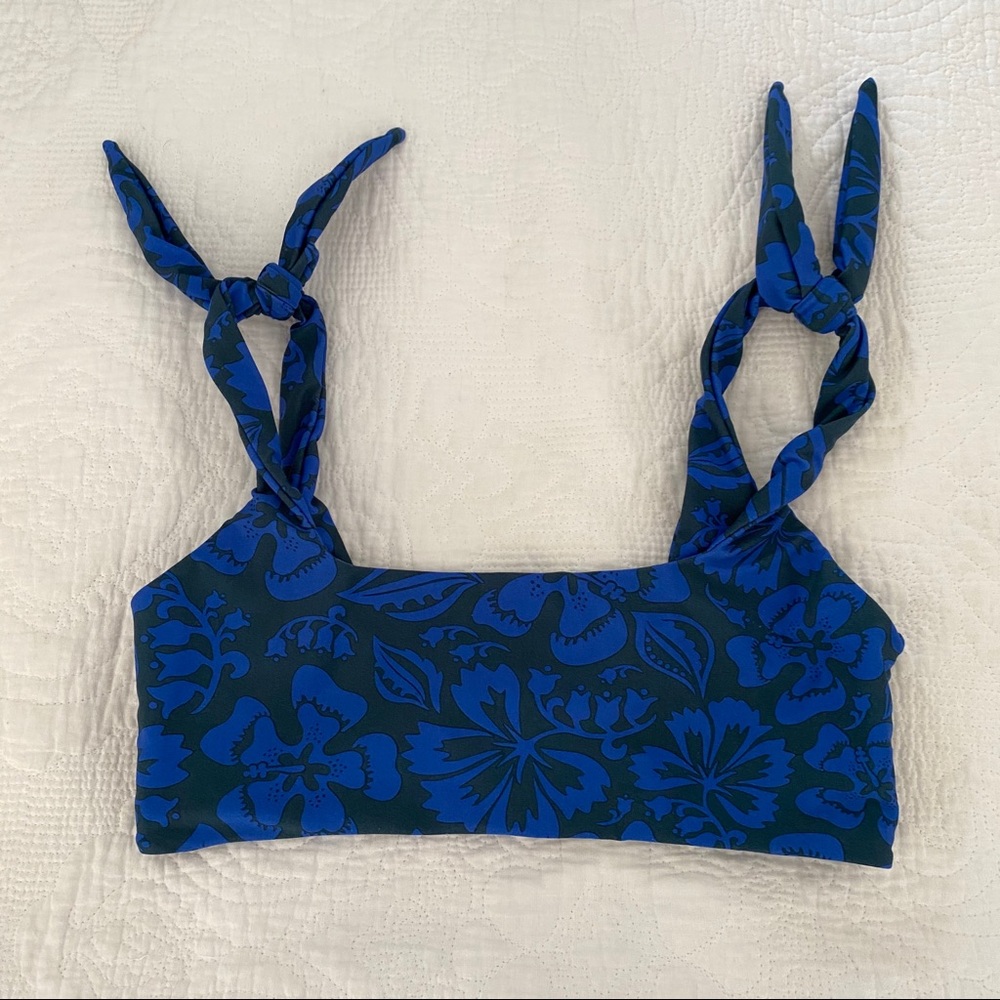 Mikoh top size medium Jamaica